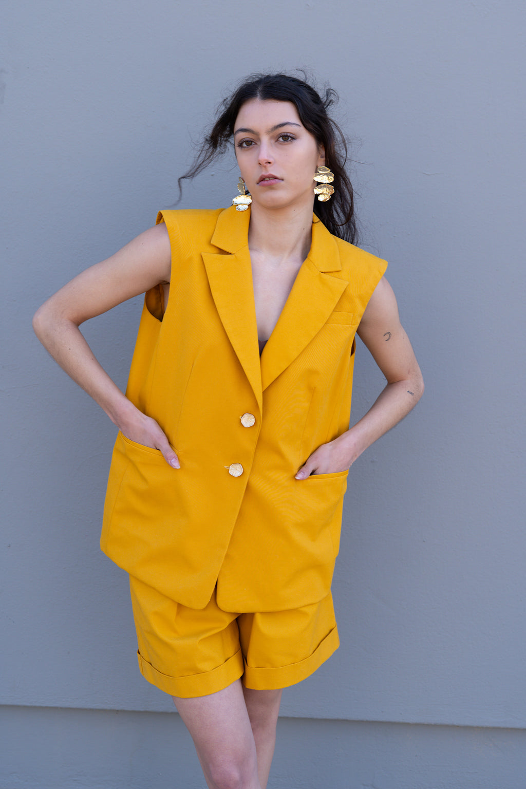 canary yellow sleeveless blazer with front pockets and chest pocket oversized tailored vest front view