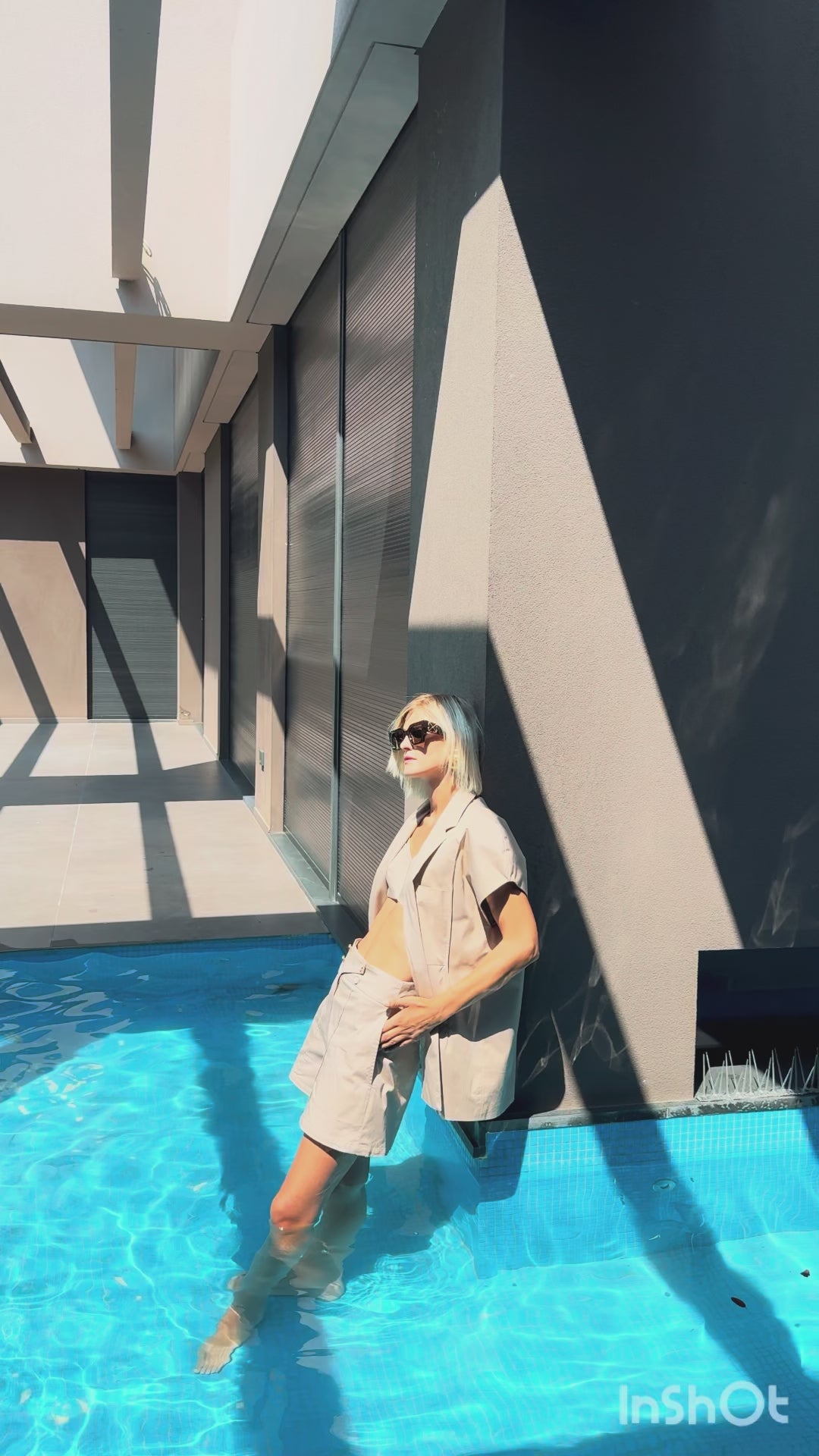 Beige tailored bermuda with matching blazer and bralette set in motion under tree light – Julia Valas