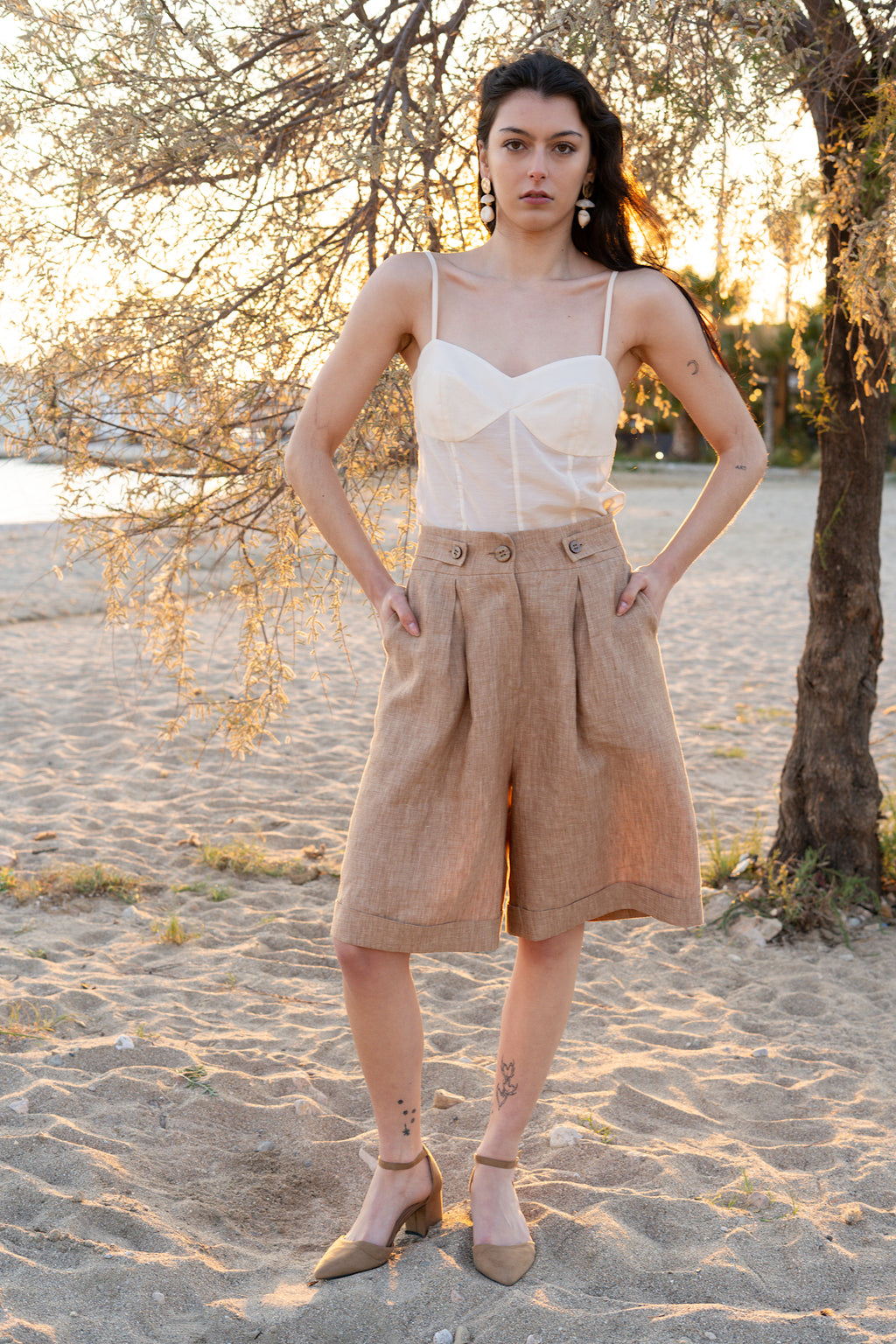 Sweetheart cotton silk bustier top with thin straps and Smart Volume bermuda pants, fitted crop top paired with high-waisted pleated bermuda, full body summer outfit in natural light